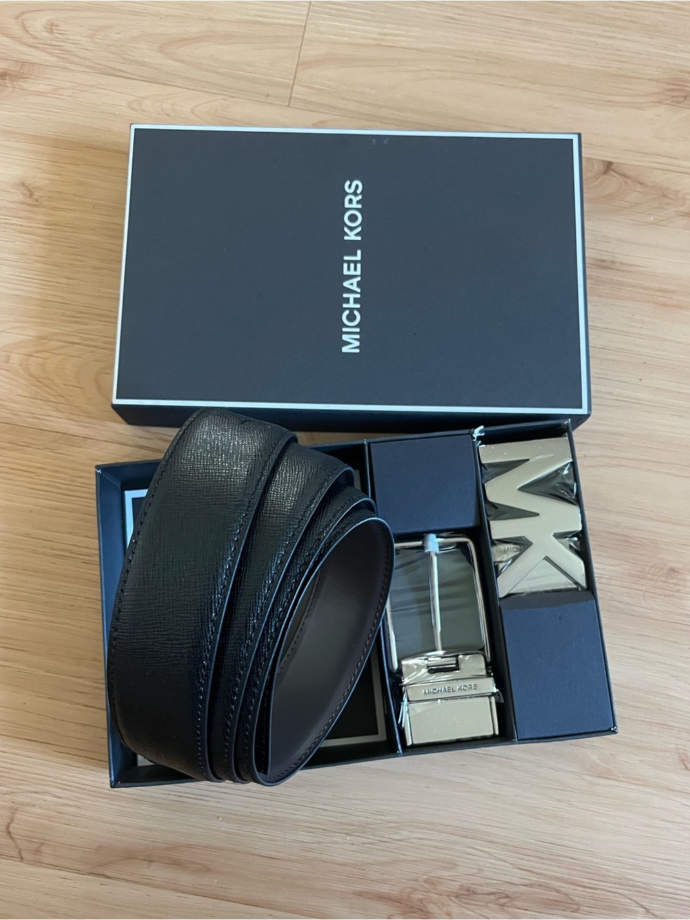 Michael Kors 4-In-1 Leather Belt
Box Set
